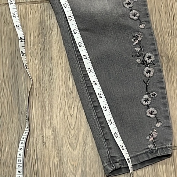 D. Jeans Embroidered Floral Jeans Gray Ankle Embroidery Cropped Boho Cottagecore - Picture 9 of 12